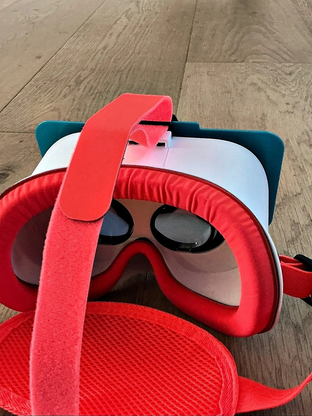 STARTRC Games VR Headset for Nintendo Switch Red & White